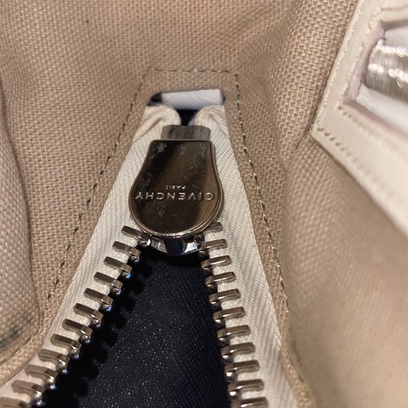 Givenchy Antigona Mini - Picture 16 of 16